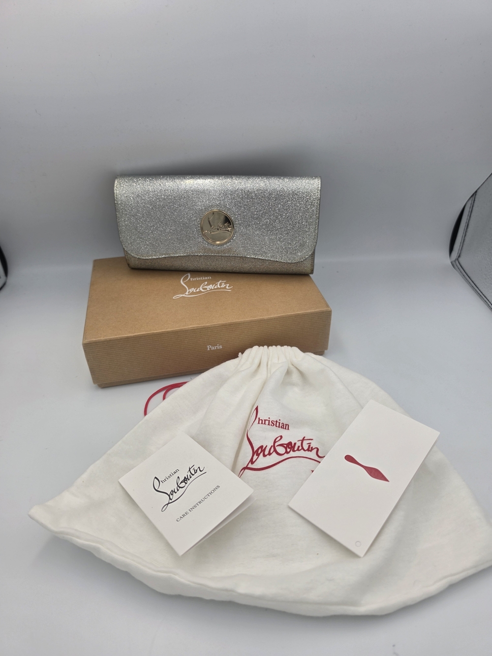 Christian Louboutin Boudoir Frosted Glitter Medallion Wallet (FULL INC.)(EUC)🩶